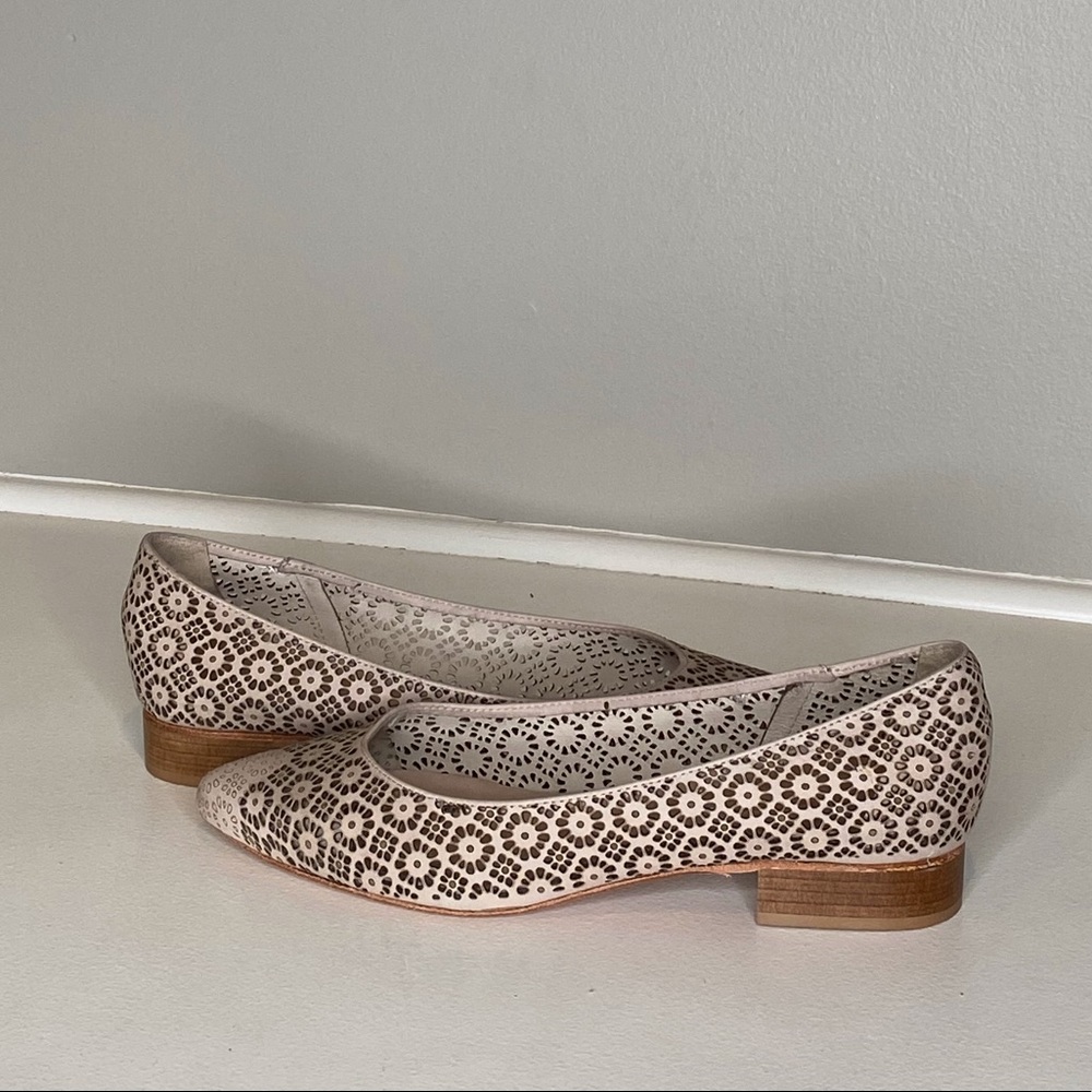 Sundance Tan Dahlia Flats, size 39 (US 8.5)
